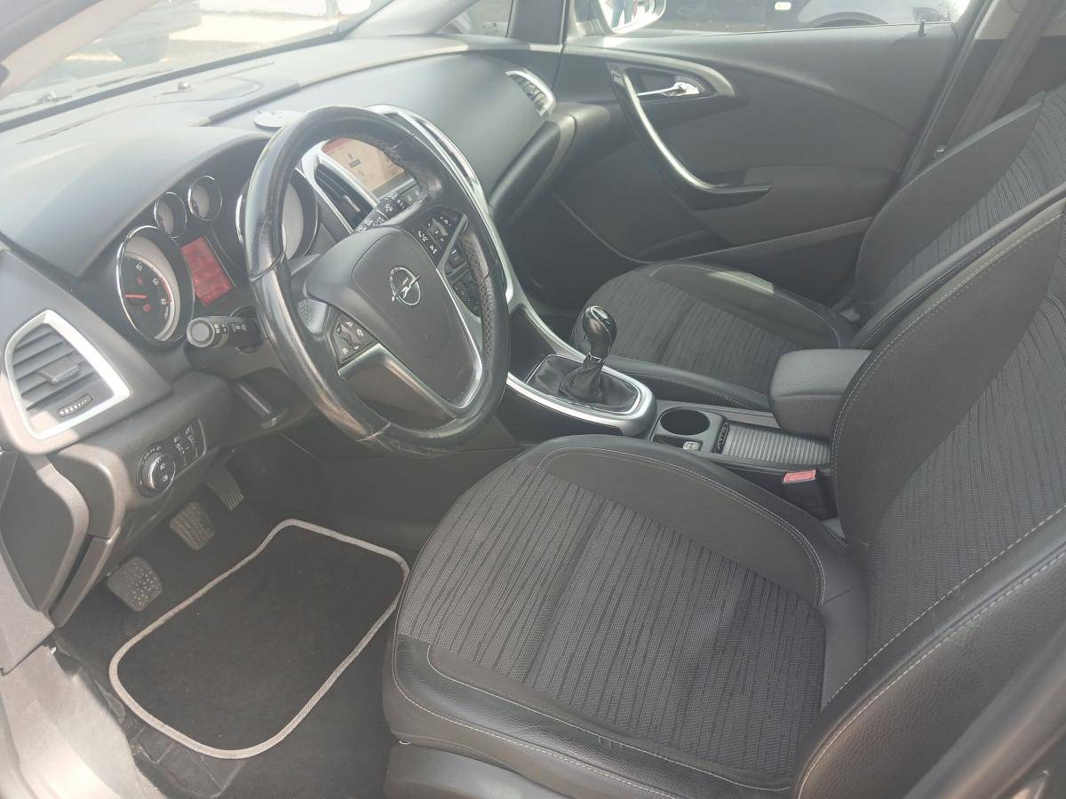 opel-astra-sport-tourer-2014-diesel-1598cc