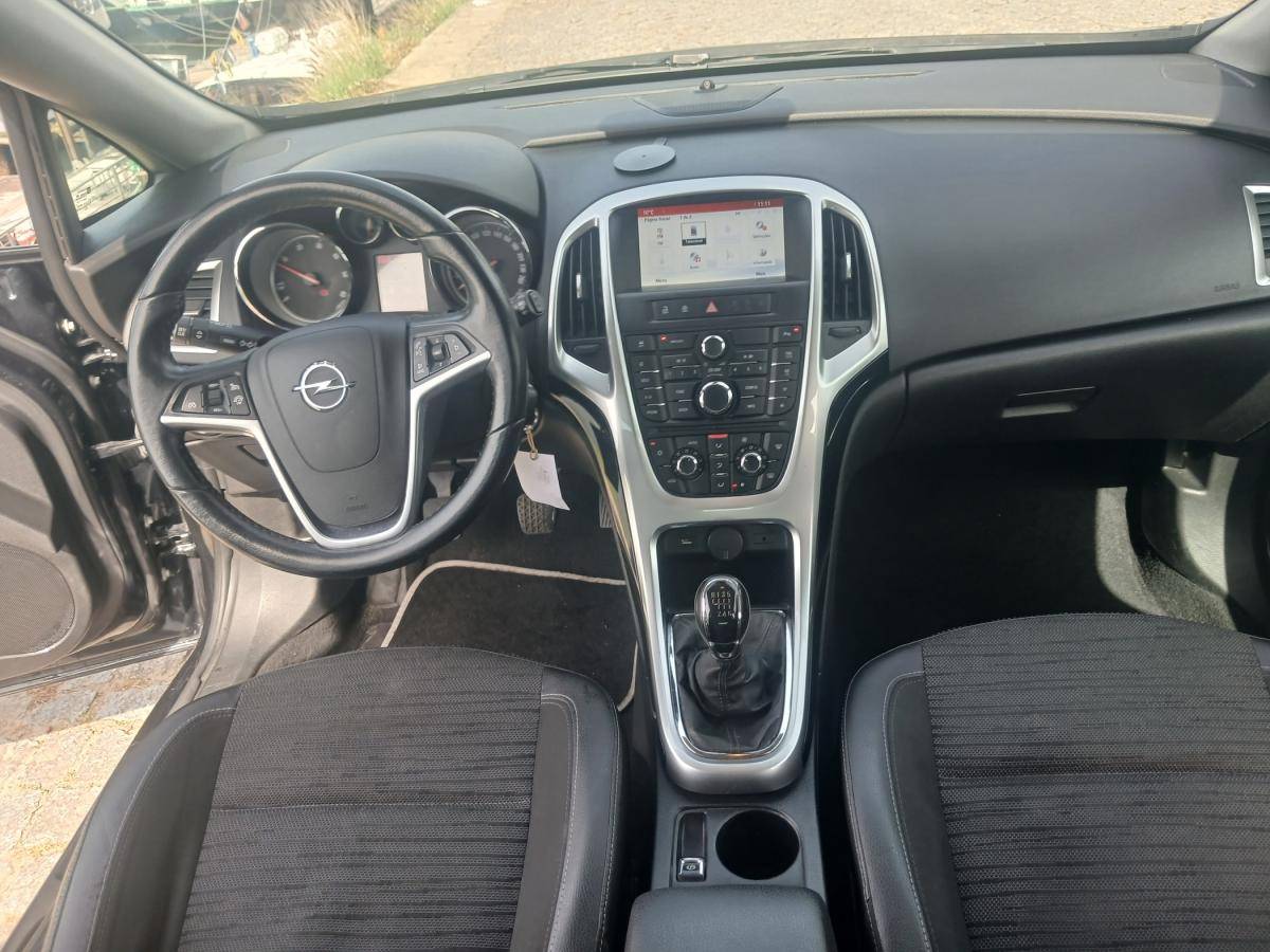 opel-astra-sport-tourer-2014-diesel-1598cc
