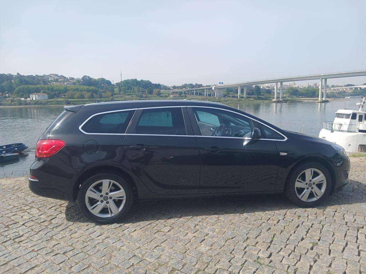 opel-astra-sport-tourer-2014-diesel-1598cc