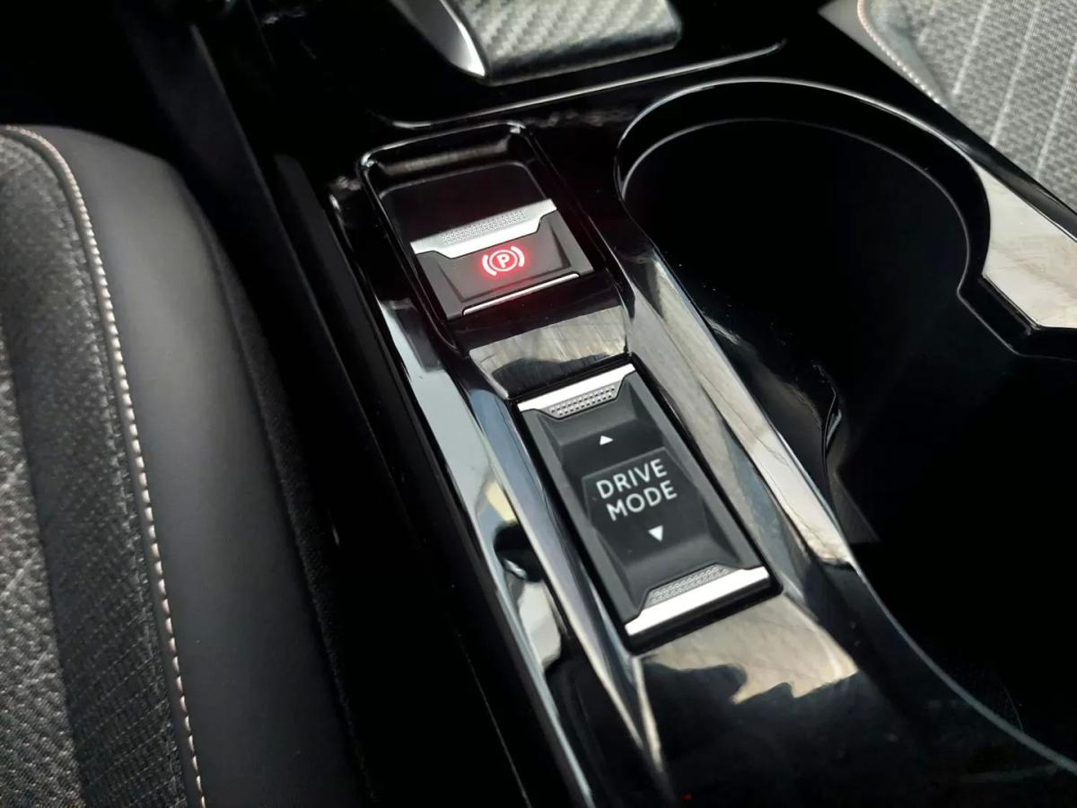 peugeot-208-2025-gasolina-1199cc