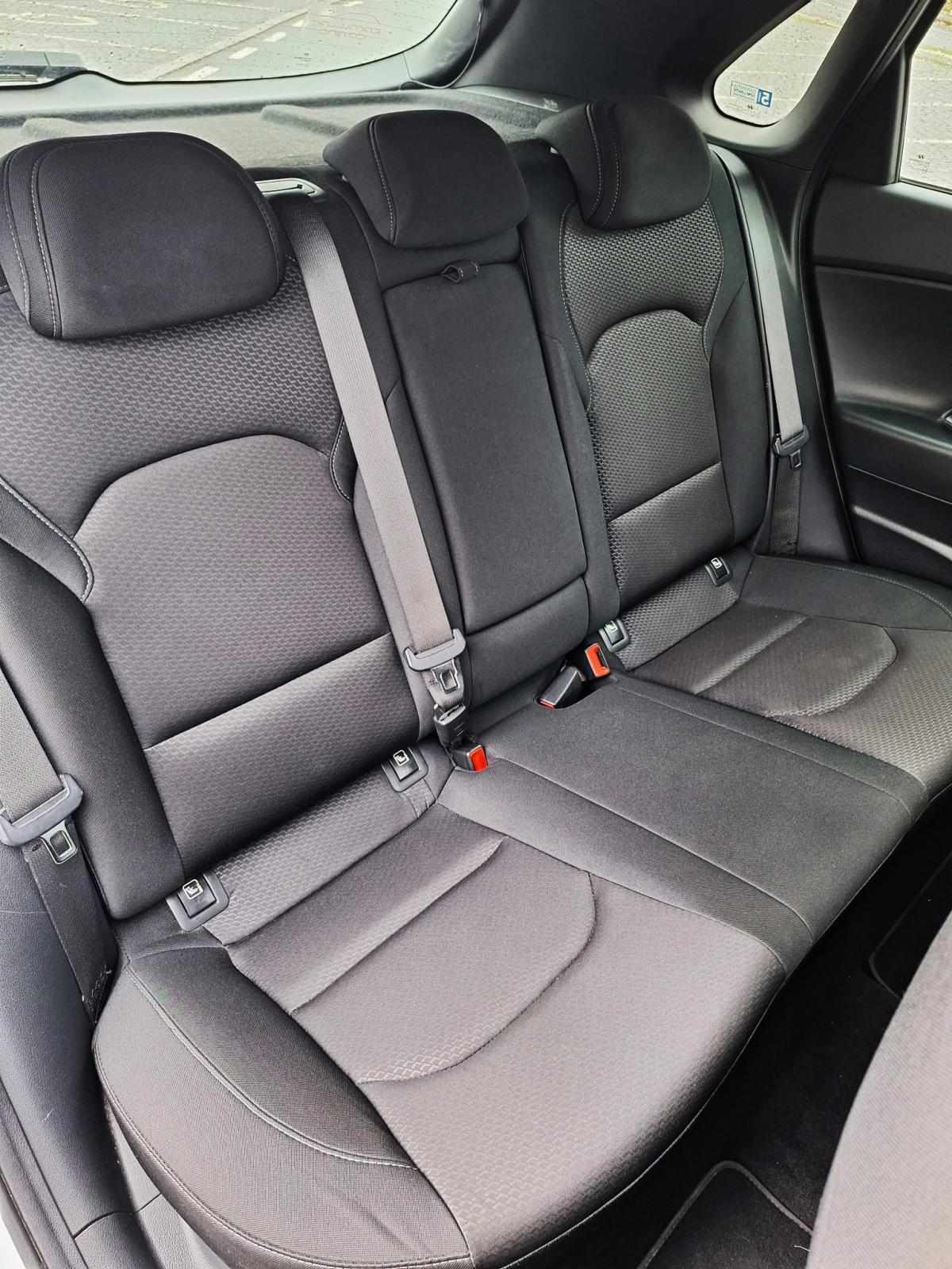 hyundai-i30-1-6-116cv-2018-diesel-1598cc