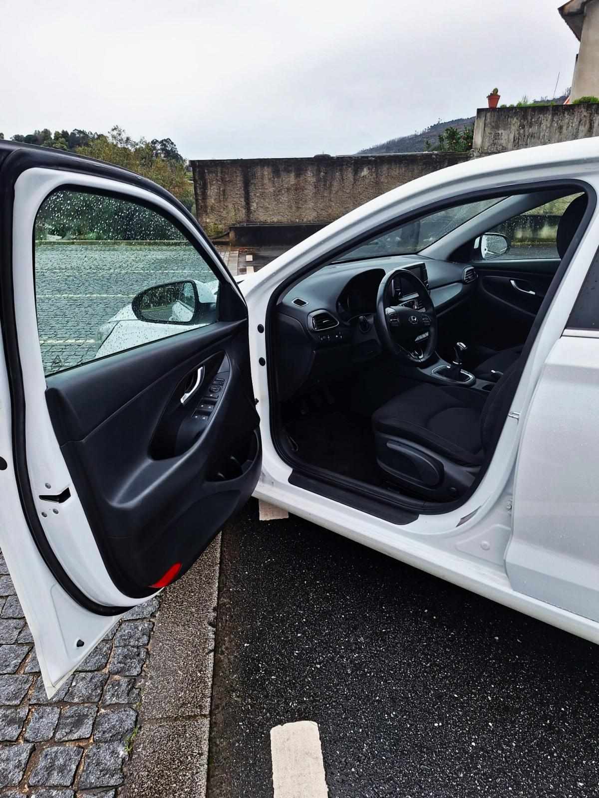 hyundai-i30-1-6-116cv-2018-diesel-1598cc