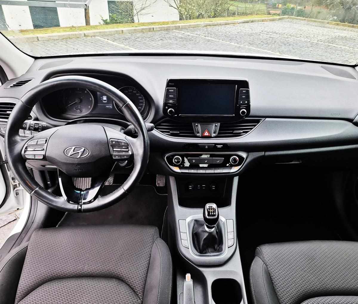 hyundai-i30-1-6-116cv-2018-diesel-1598cc
