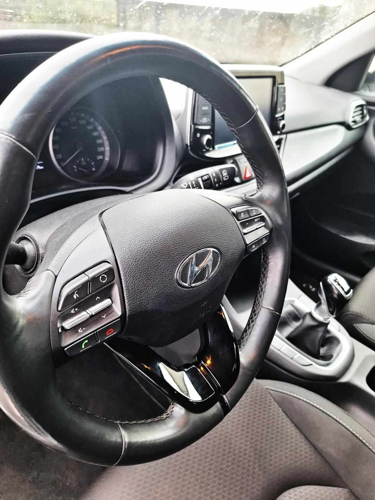 hyundai-i30-1-6-116cv-2018-diesel-1598cc