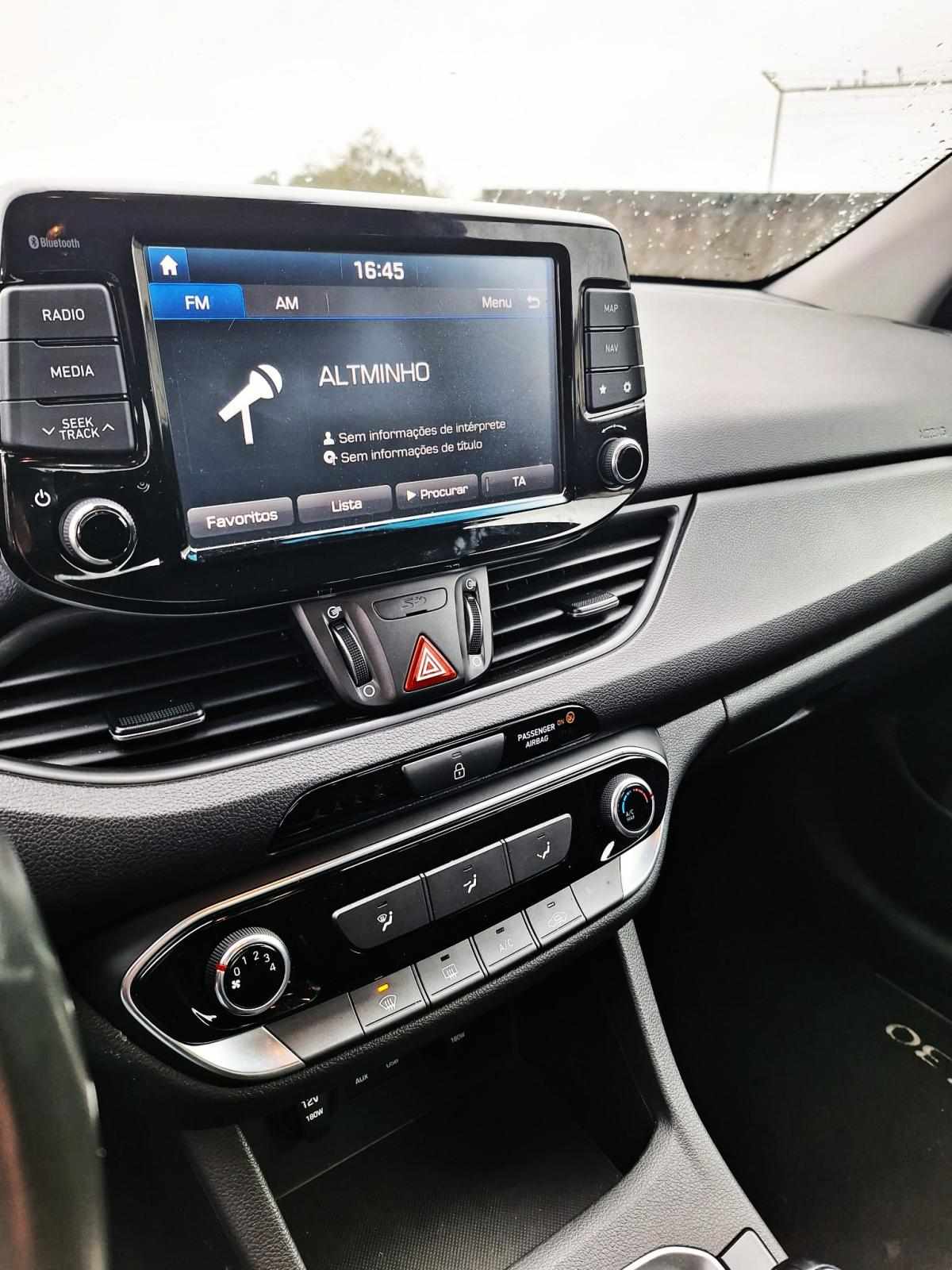 hyundai-i30-1-6-116cv-2018-diesel-1598cc