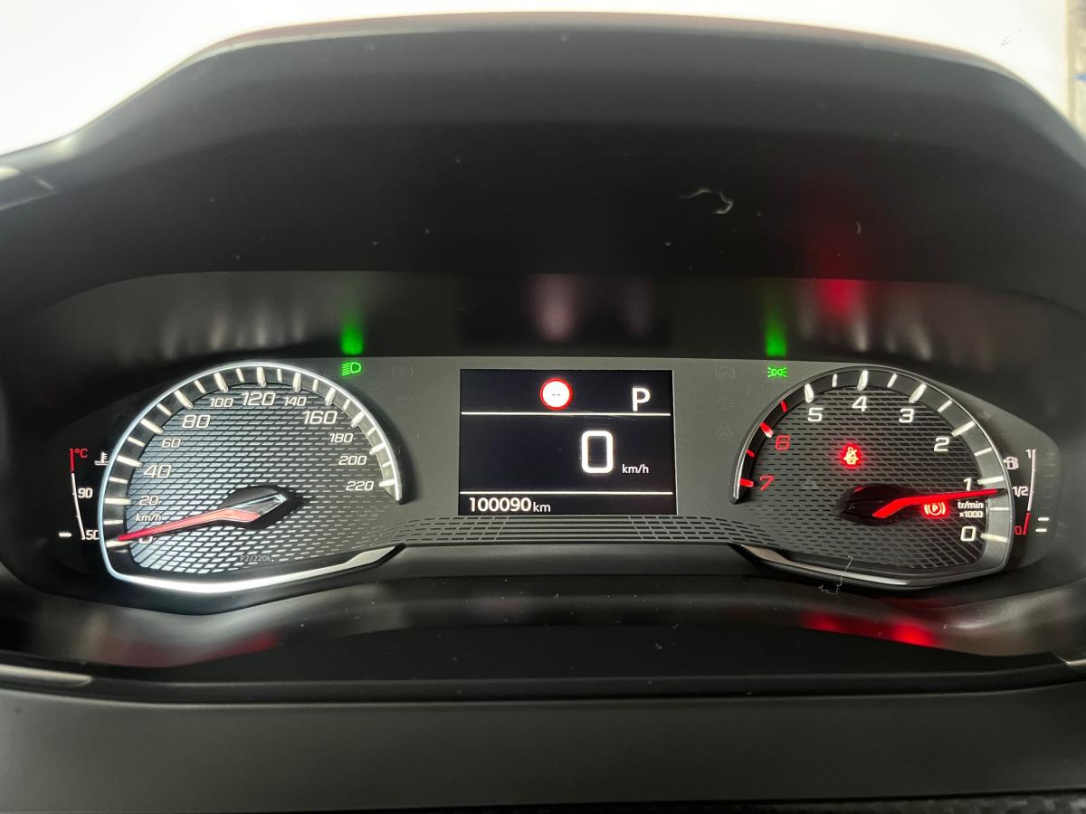 peugeot-2008-2022-diesel-1499cc