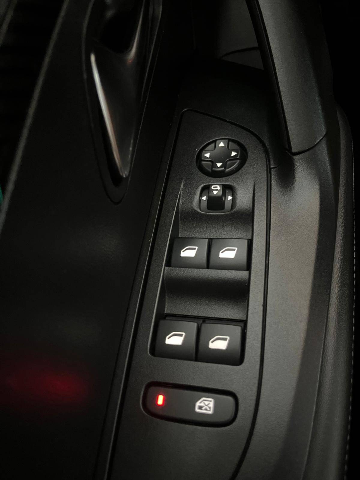 peugeot-2008-2022-diesel-1499cc