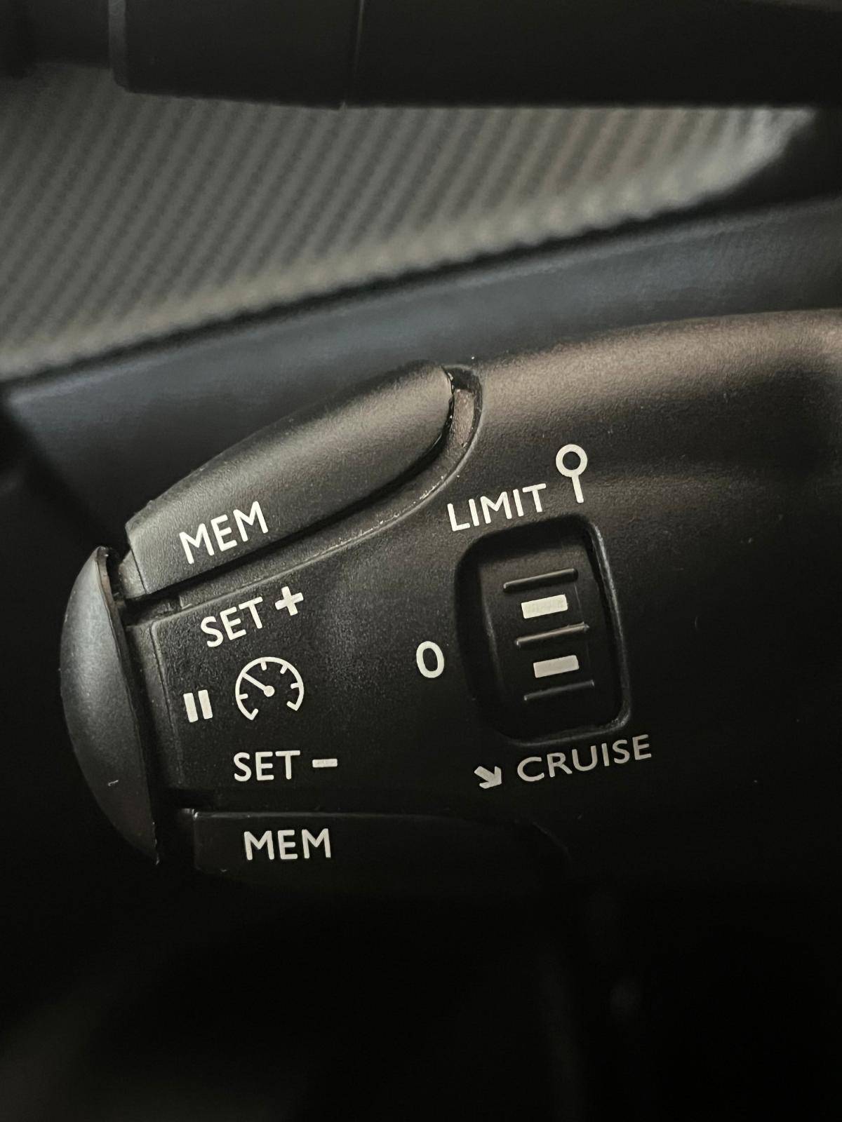 peugeot-2008-2022-diesel-1499cc