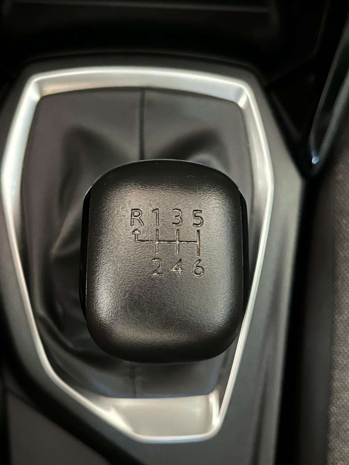 peugeot-2008-2022-diesel-1499cc