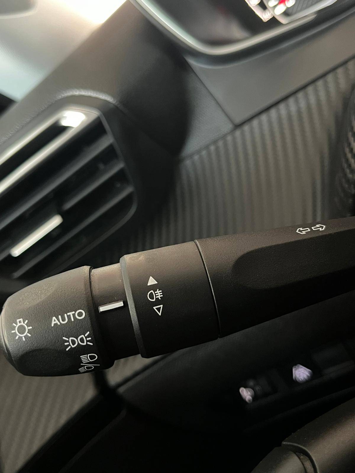 peugeot-2008-2022-diesel-1499cc