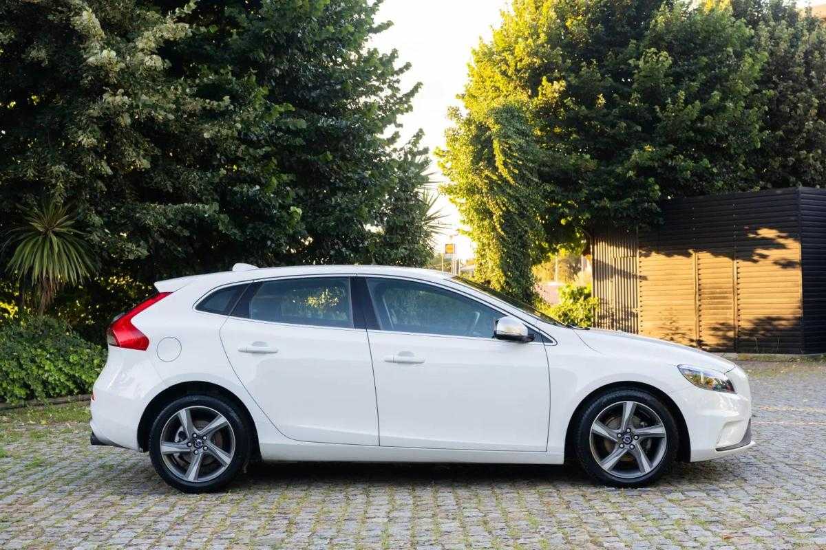 volvo-v40-2014-diesel-1560cc