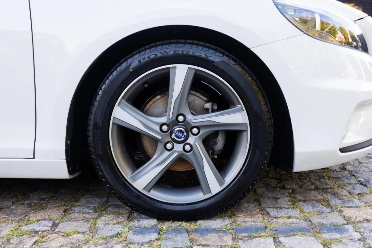 volvo-v40-2014-diesel-1560cc