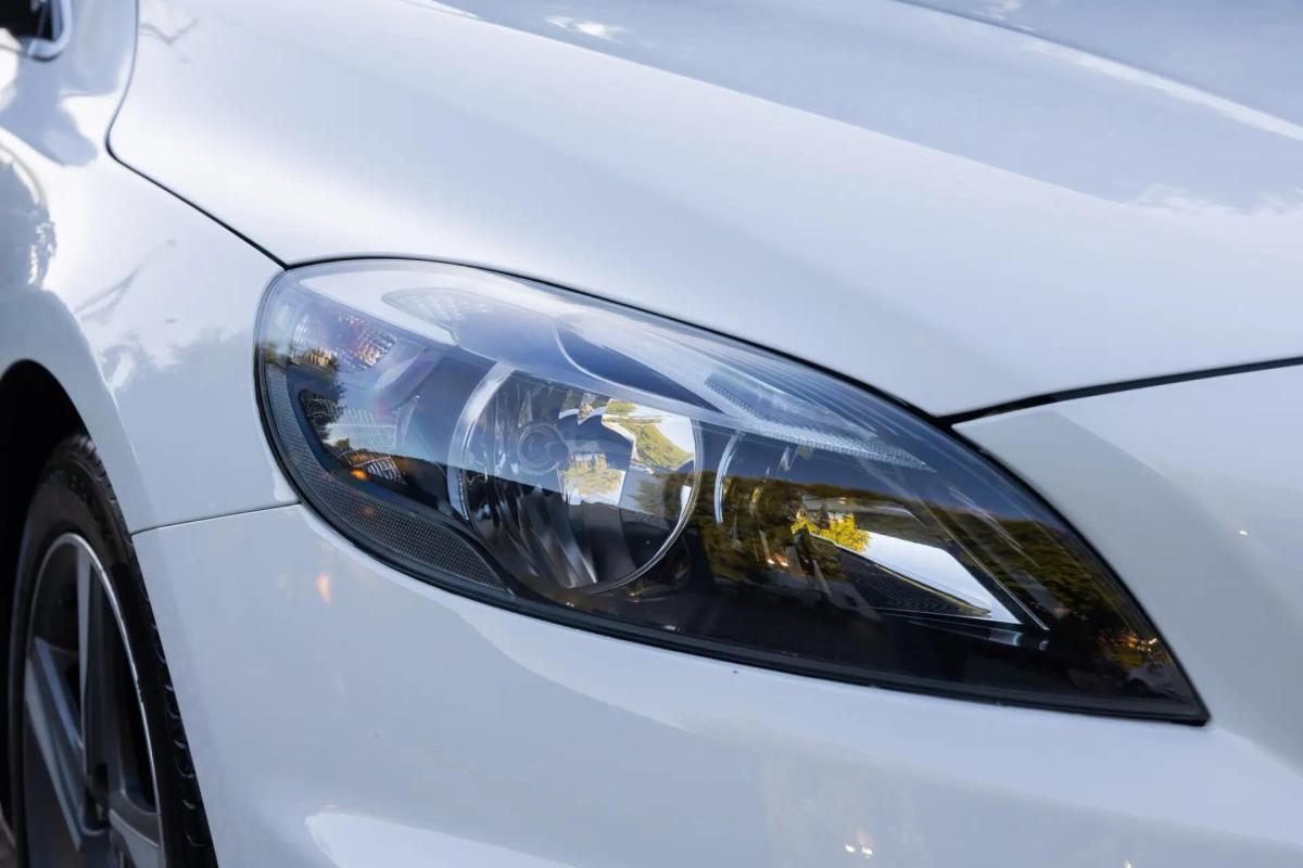 volvo-v40-2014-diesel-1560cc