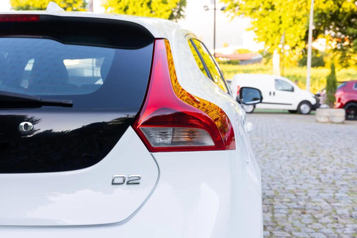 volvo-v40-2014-diesel-1560cc