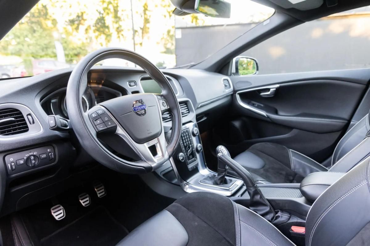 volvo-v40-2014-diesel-1560cc