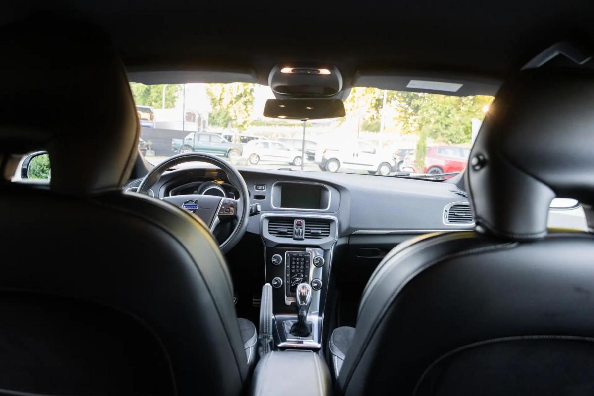 volvo-v40-2014-diesel-1560cc