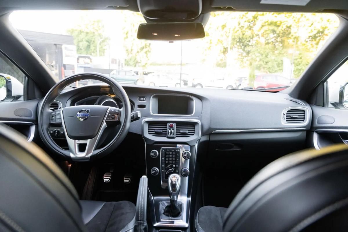 volvo-v40-2014-diesel-1560cc