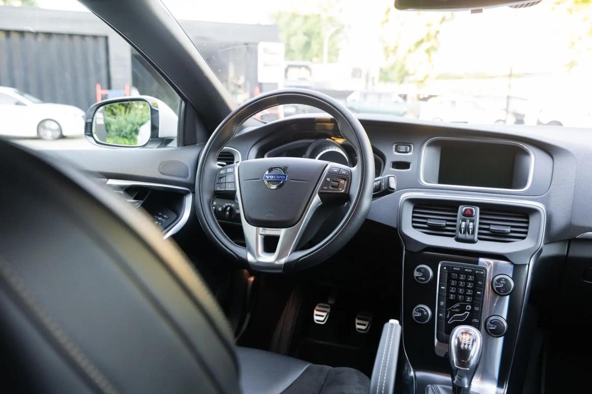 volvo-v40-2014-diesel-1560cc
