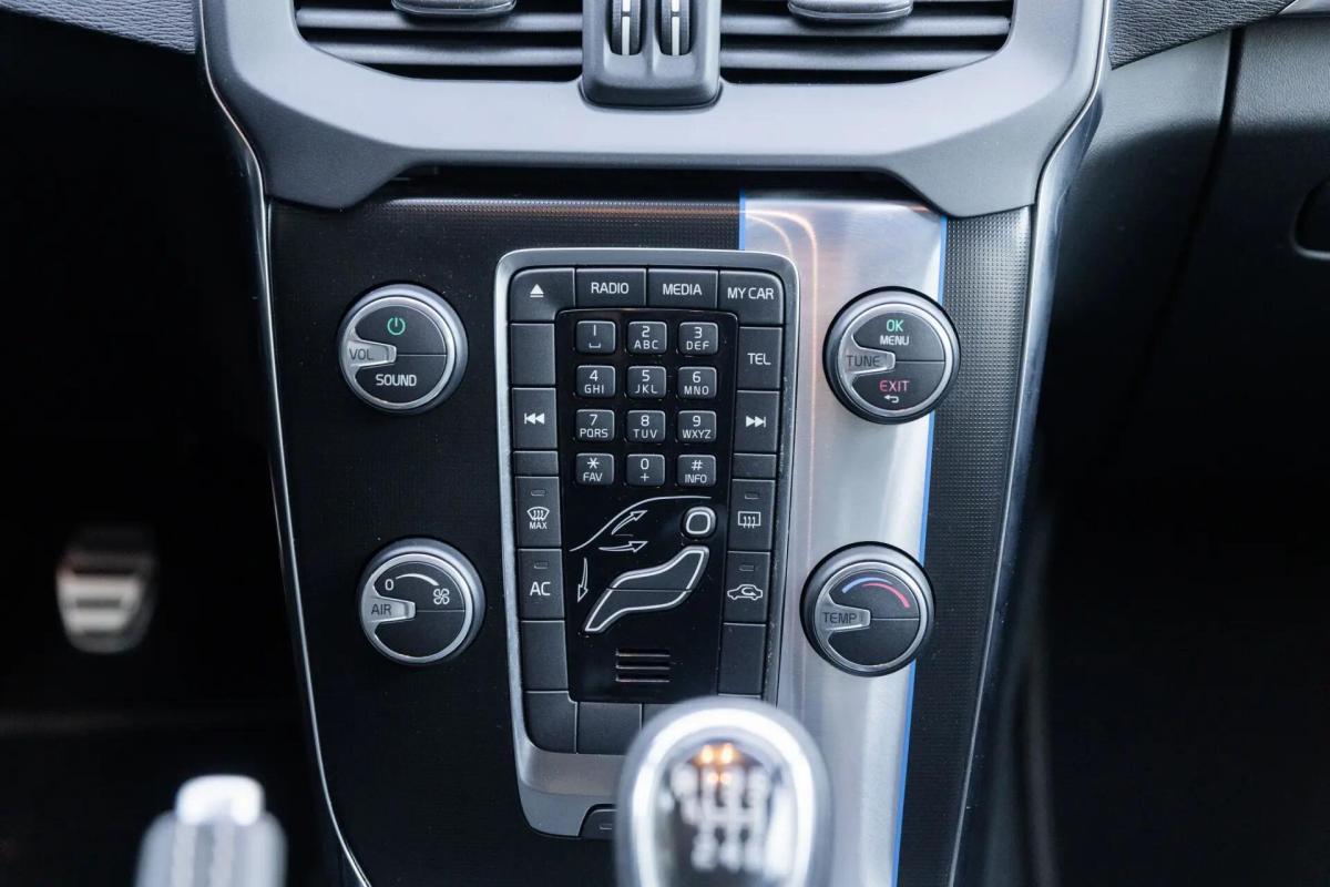 volvo-v40-2014-diesel-1560cc