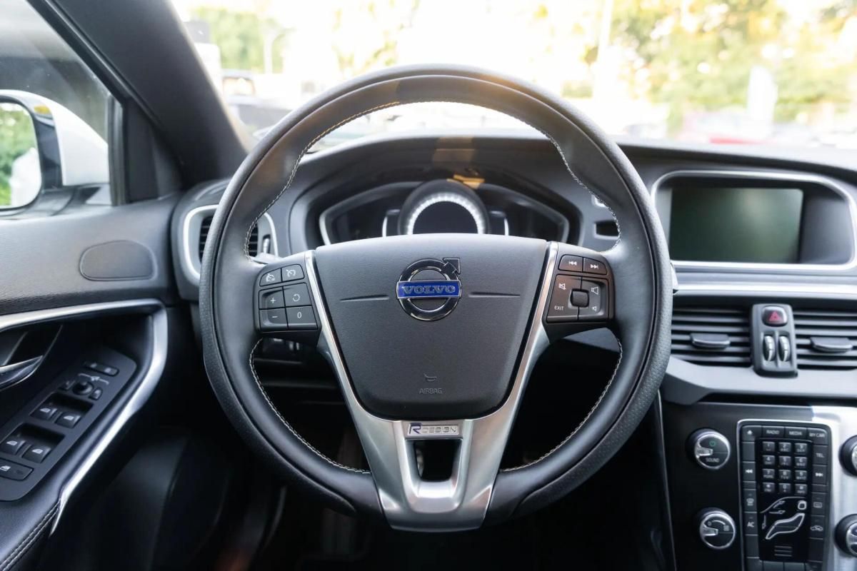 volvo-v40-2014-diesel-1560cc