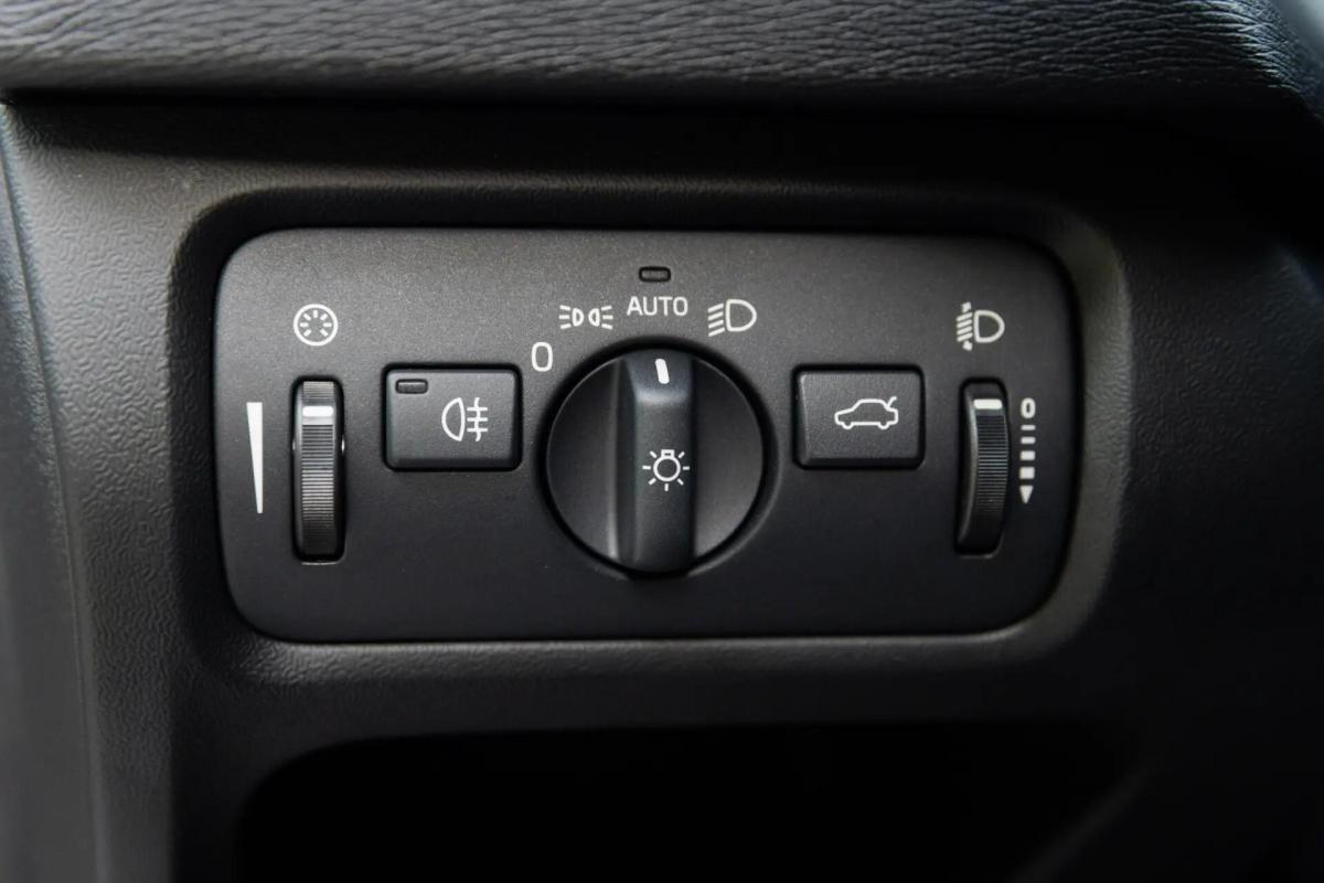 volvo-v40-2014-diesel-1560cc
