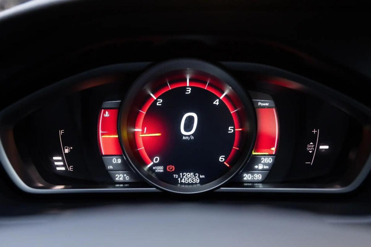 volvo-v40-2014-diesel-1560cc
