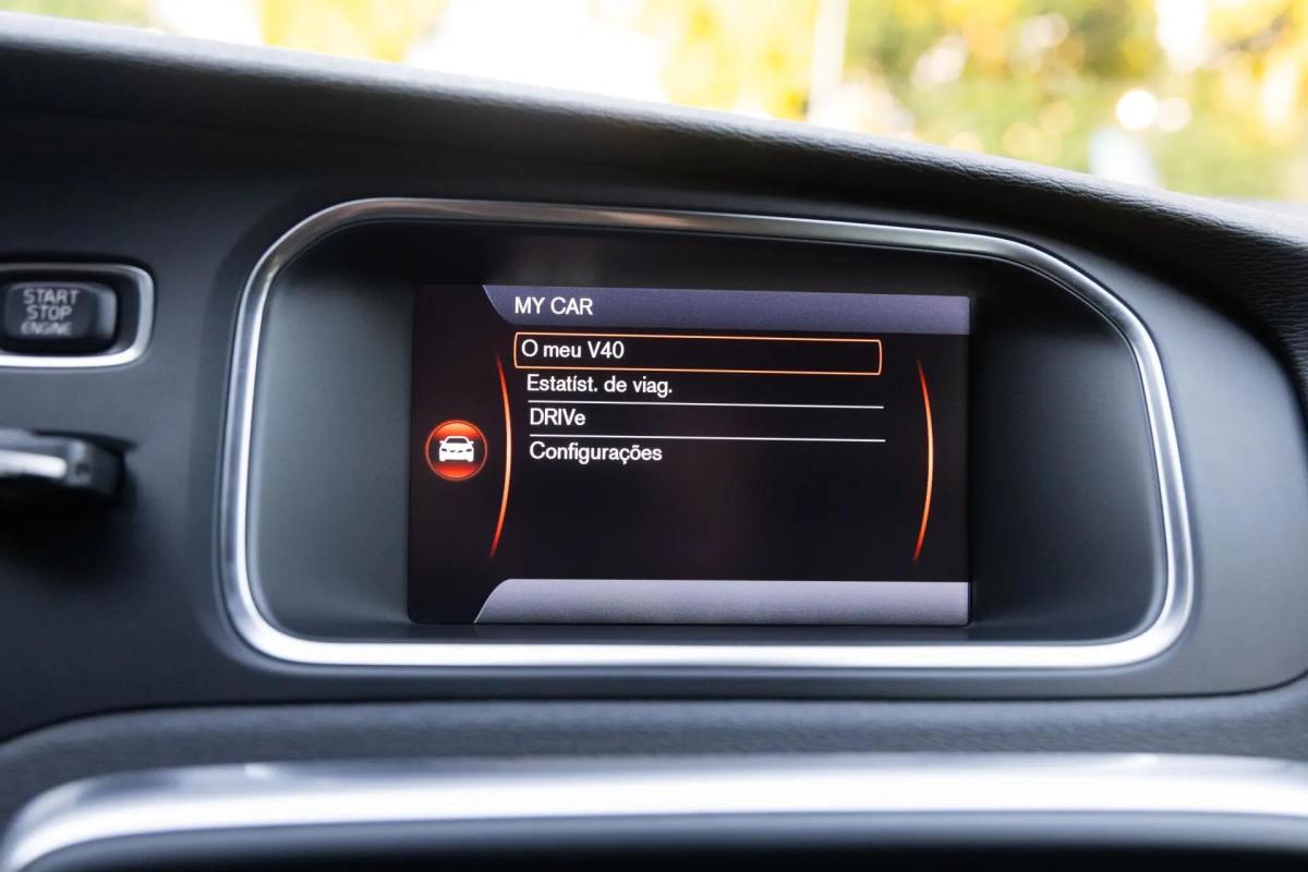 volvo-v40-2014-diesel-1560cc