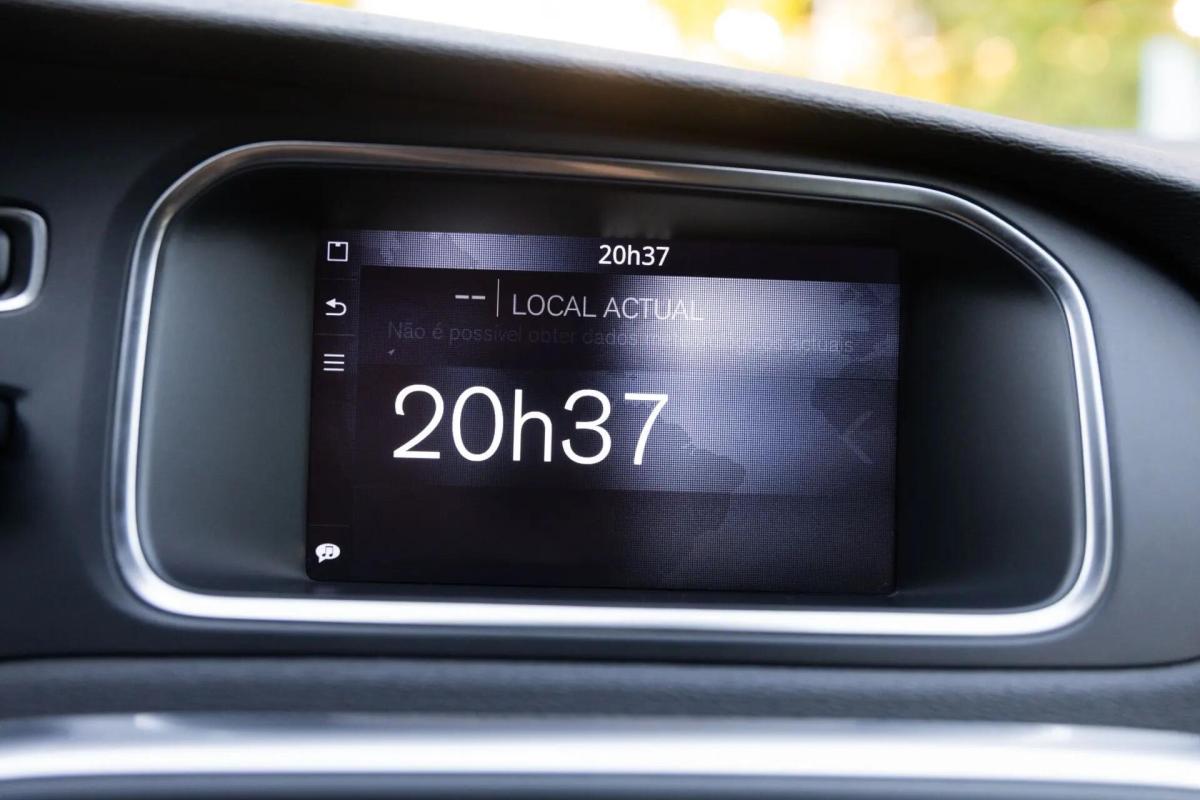 volvo-v40-2014-diesel-1560cc