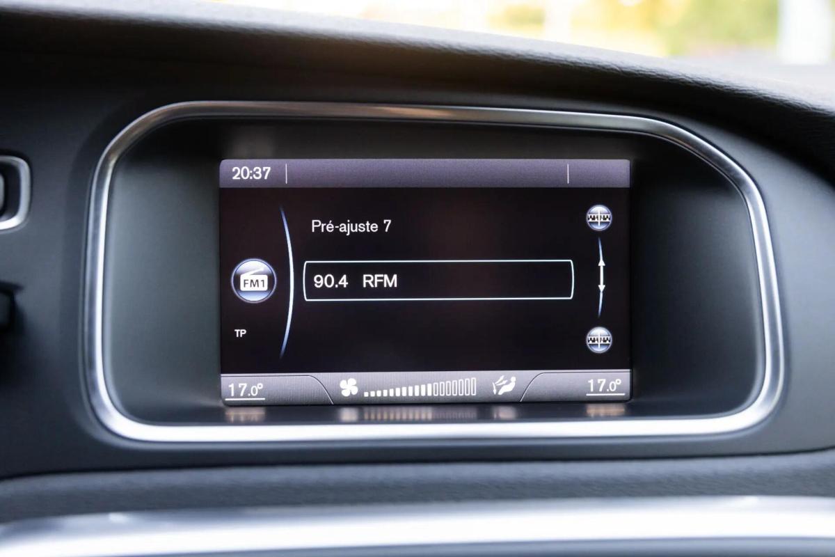 volvo-v40-2014-diesel-1560cc