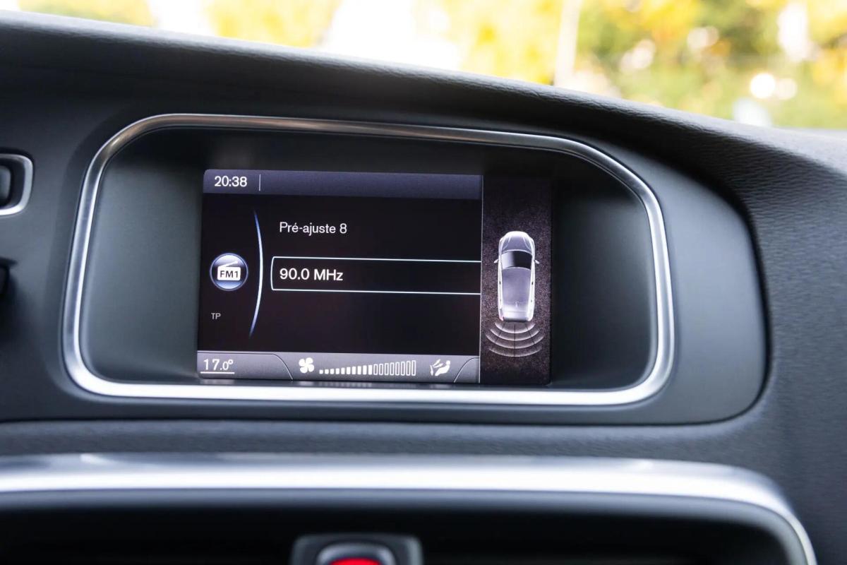 volvo-v40-2014-diesel-1560cc