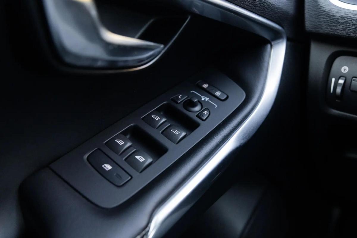 volvo-v40-2014-diesel-1560cc