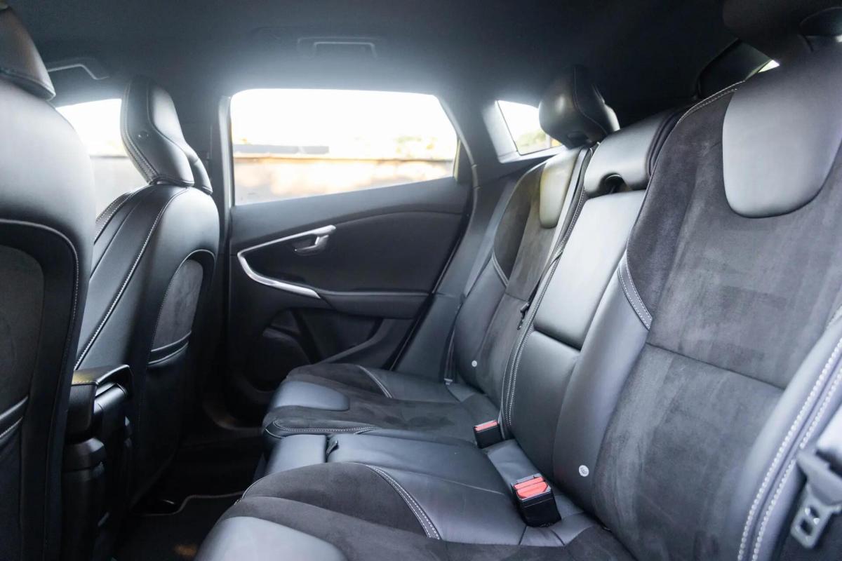 volvo-v40-2014-diesel-1560cc
