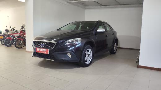 volvo-v40-cross-country-2014-diesel-1560cc