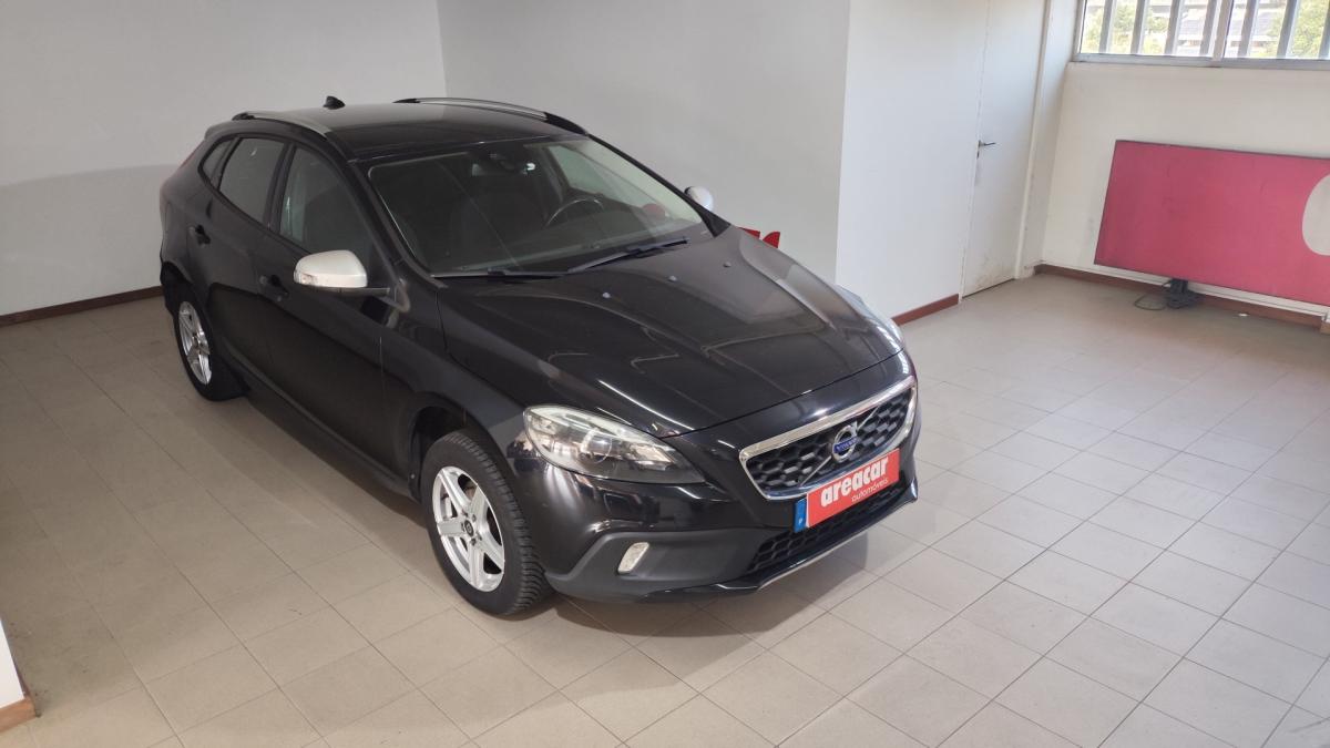 volvo-v40-cross-country-2014-diesel-1560cc