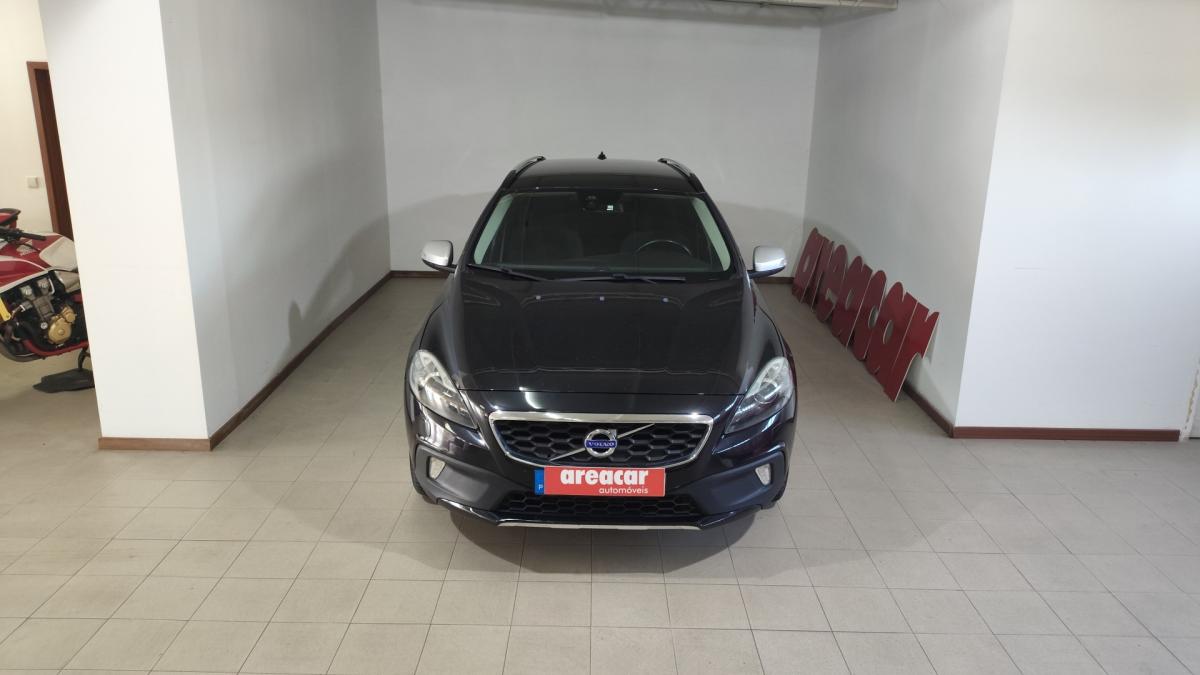 volvo-v40-cross-country-2014-diesel-1560cc