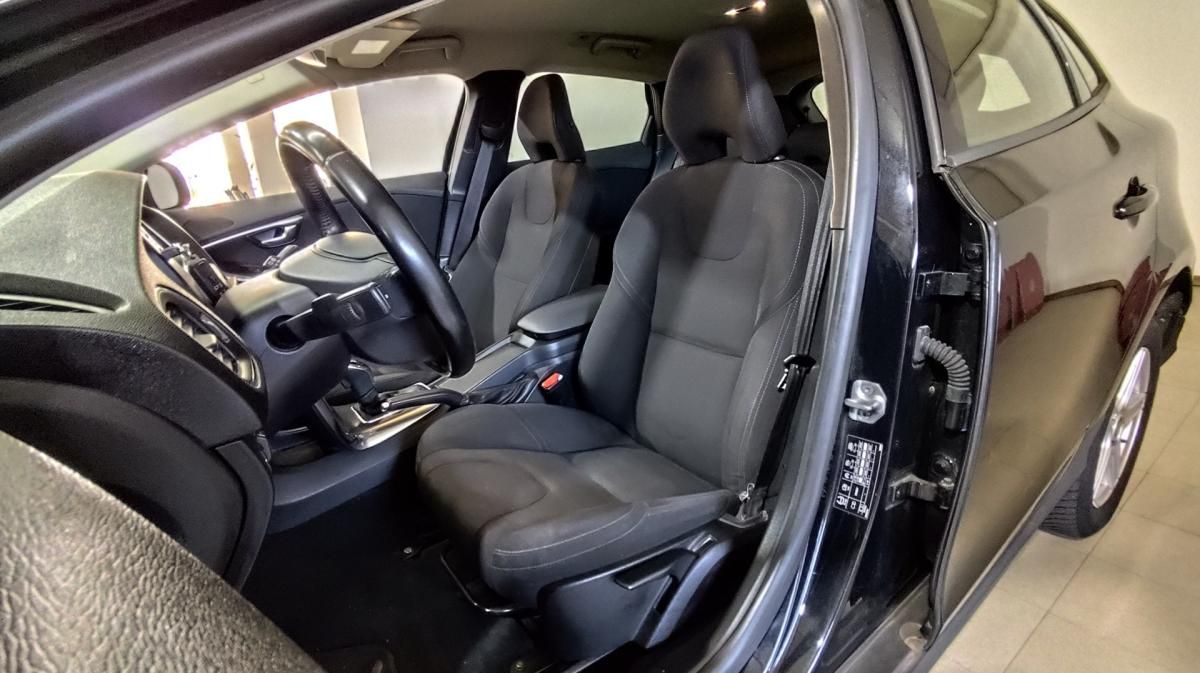 volvo-v40-cross-country-2014-diesel-1560cc