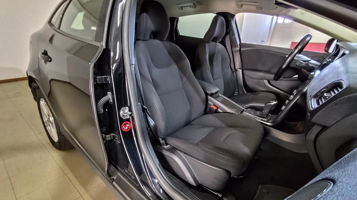 volvo-v40-cross-country-2014-diesel-1560cc
