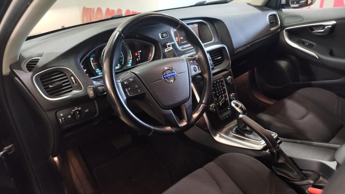 volvo-v40-cross-country-2014-diesel-1560cc