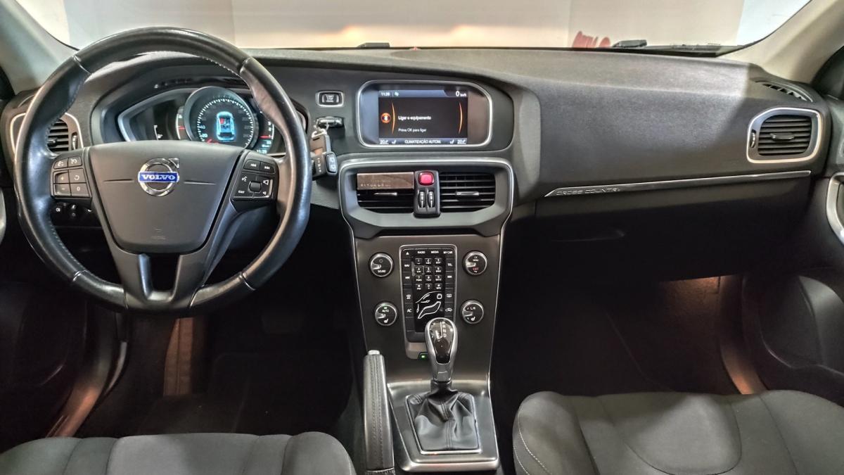 volvo-v40-cross-country-2014-diesel-1560cc