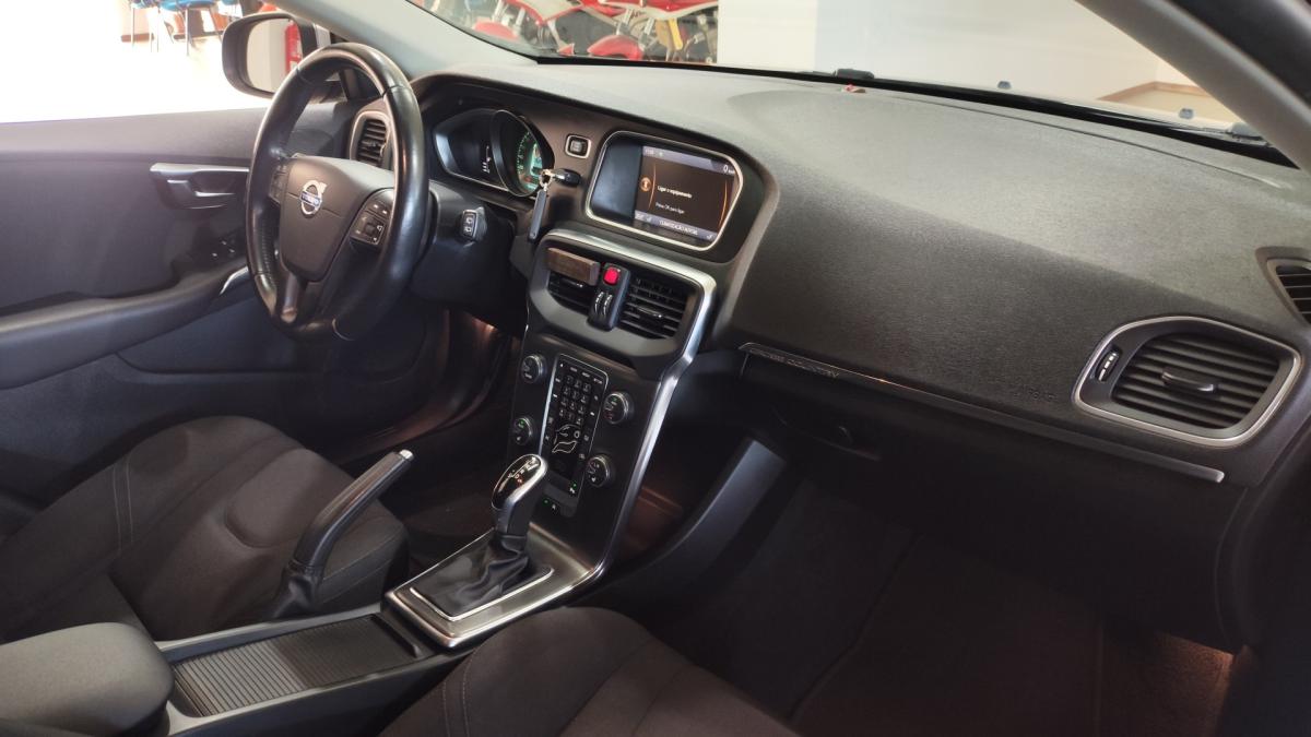 volvo-v40-cross-country-2014-diesel-1560cc