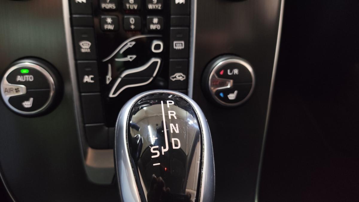 volvo-v40-cross-country-2014-diesel-1560cc