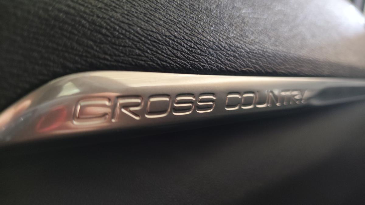 volvo-v40-cross-country-2014-diesel-1560cc