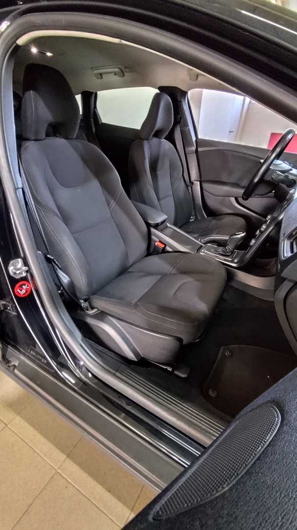 volvo-v40-cross-country-2014-diesel-1560cc