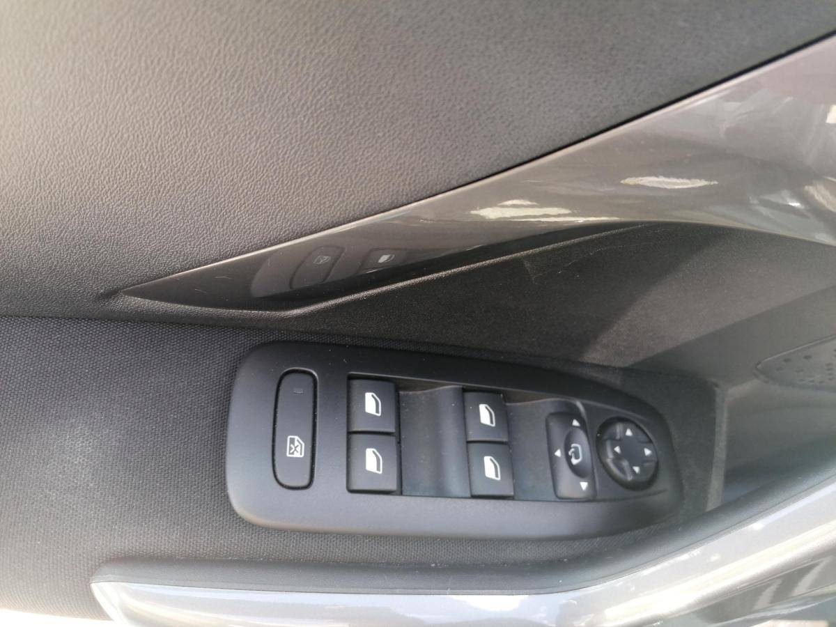 peugeot-2008-2017-gasolina-1199cc