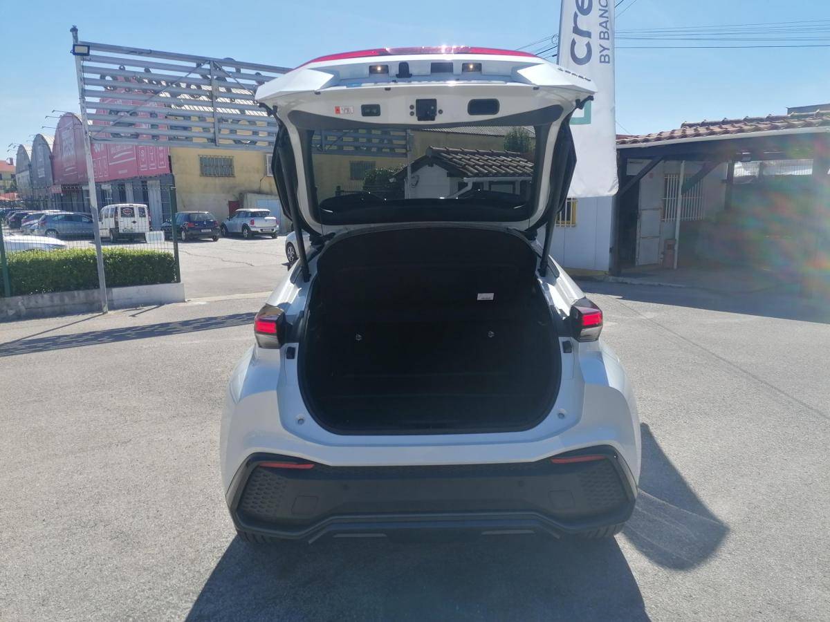 toyota-c-hr-2024-hibrido-a-gasolina-1987cc