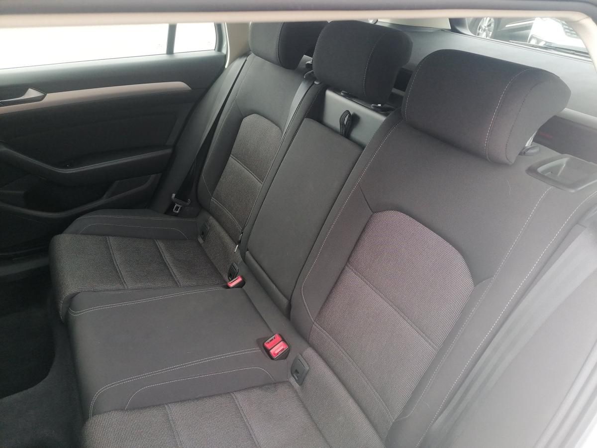 volkswagen-passat-variant-2018-diesel-1598cc