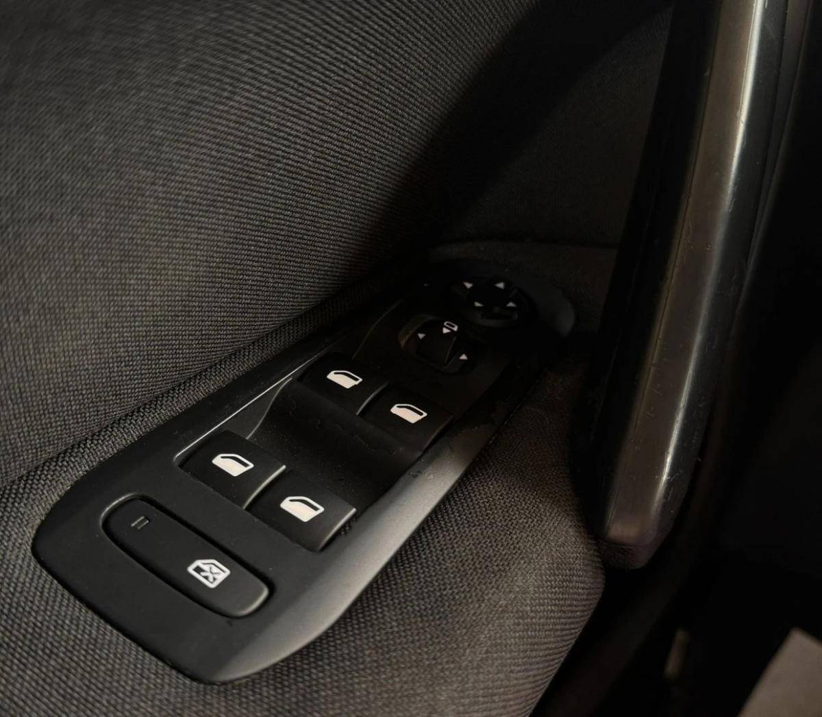 peugeot-308-2015-diesel-1560cc