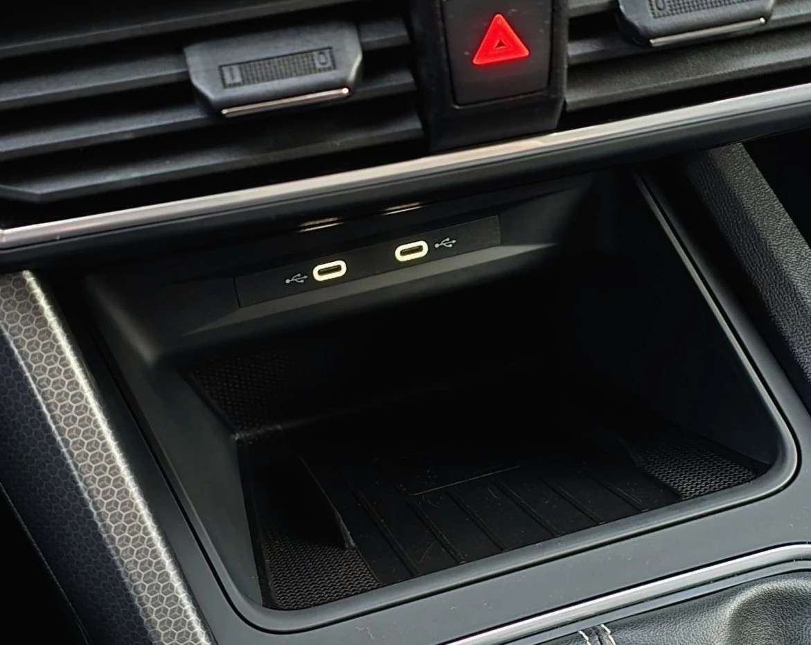 seat-leon-2023-diesel-1968cc