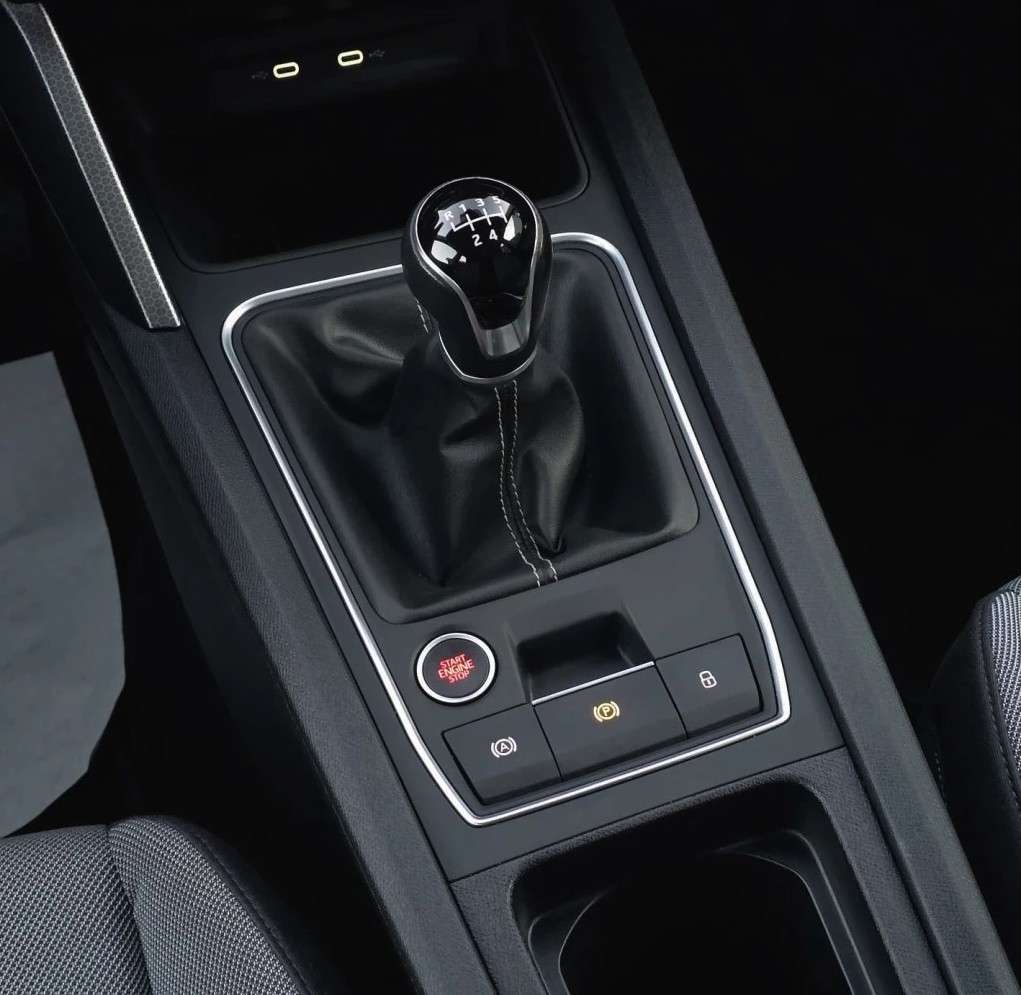 seat-leon-2023-diesel-1968cc