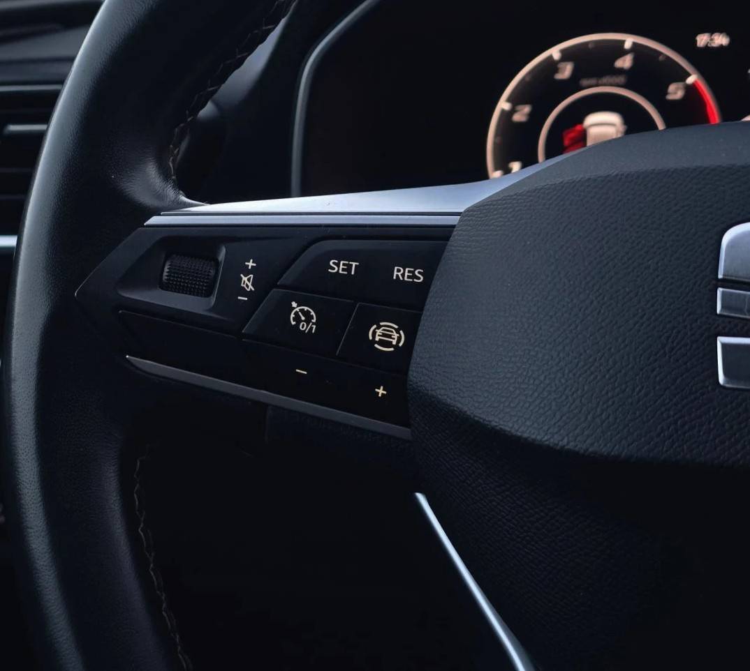 seat-leon-2023-diesel-1968cc